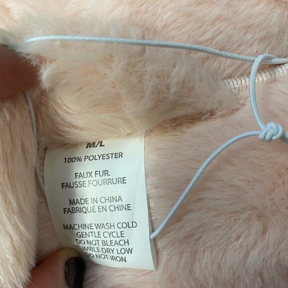 Splendid pink fuzzy slide slippers med/large - Picture 3 of 3